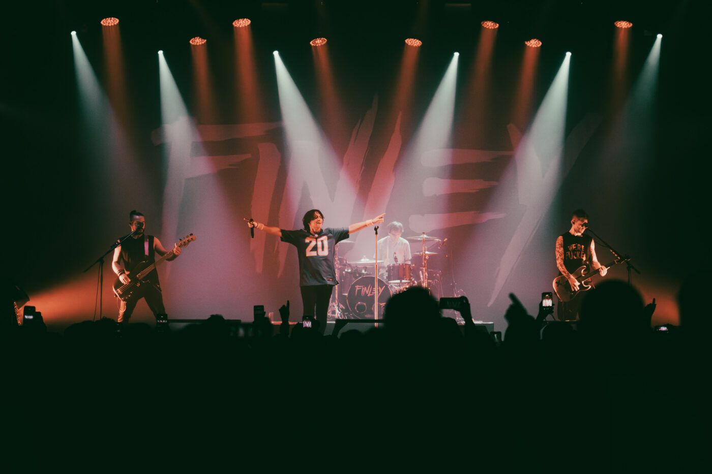 Finley @ Estragon Club